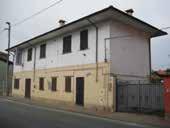Newspaper Aste - Tribunale di Pavia N 70 / 2018 cantina, 12 autorimesse, aree e spazi comuni, il tutto ubicato all interno di un complesso residenziale di proprietà di terzi.