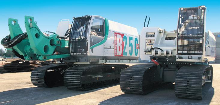 HYDRAULIC PILING RIG ATTREZZATURA IDRAULICA PER PALI TRANSPORT DATA DATI DI TRASPORTO 1895 5545 1415 6960 3000 3425 370 3425 900 Base carrier complete with counterweight