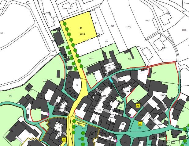 Il collegamento a piedi tra il parcheggio e il nucleo paese avviene tuttavia sulla strada cantonale, dove la mancanza di marciapiedi, gli spazi ristretti e la scarsa visibilità dovuta agli edifici