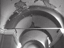 presbiterio: quest ultimo fenomeno di dissesto è riconducibile anche al carico del campanile che grava, per metà del suo peso, sul sistema voltato del presbiterio.