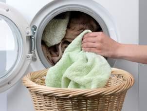 Focus sui Prodotti per la casa La sicurezza è la priorità assoluta per il settore della detergenza Il settore della detergenza rispetta il vasto insieme di norme comunitarie come il Regolamento REACH