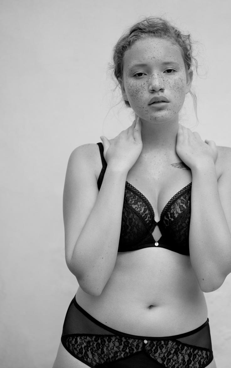 Chantelle Lingerie: i mille volti della femminilità contemporanea Il fotografo francese Cambuzat firma la campagna di lancio della collezione FW di Chantelle Lingerie (CL).