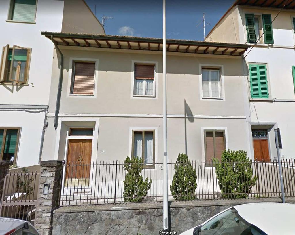 Codice Caratteristiche Foto R05 Comune di appartenenza: Firenze Indirizzo: Via delle Panche Destinazione d uso: Residenziale Numero di piani: 2 Distanza dal centro palco: 43 m Classe acustica di