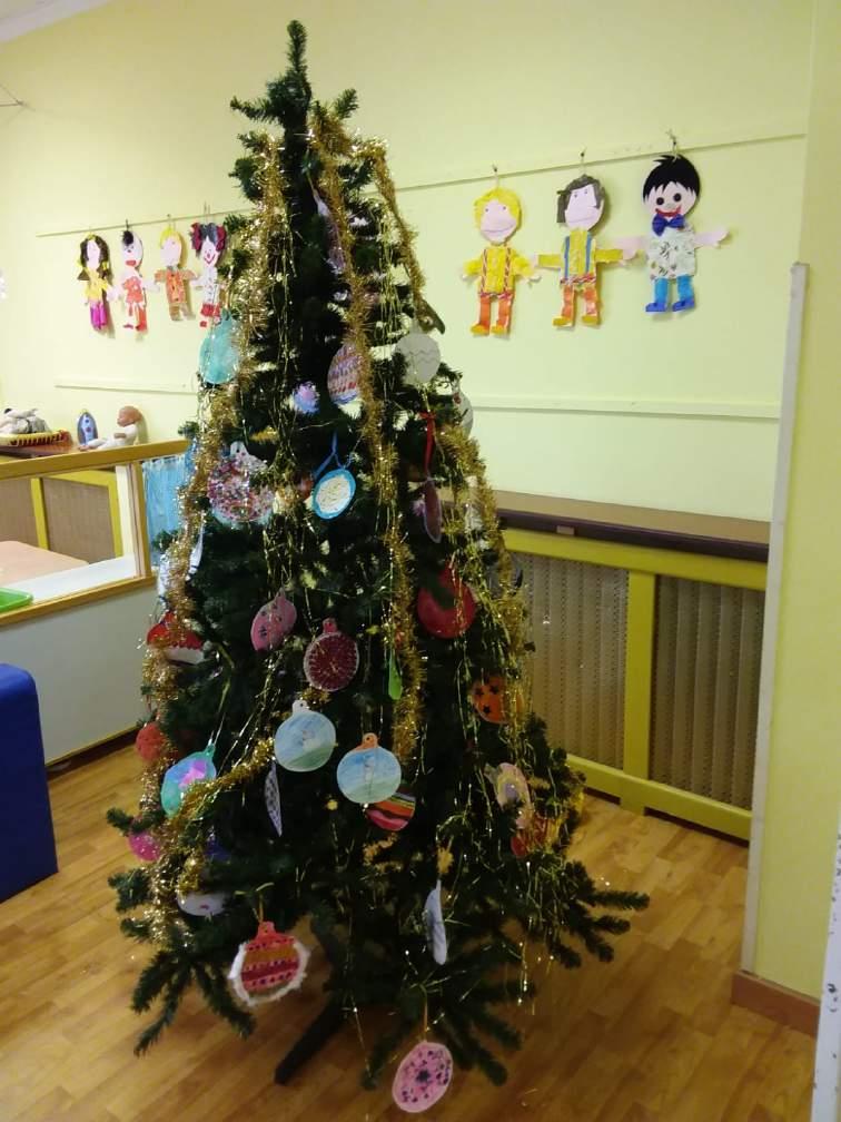 Il 6 dicembre inizia così la decorazione della nostra scuola per la