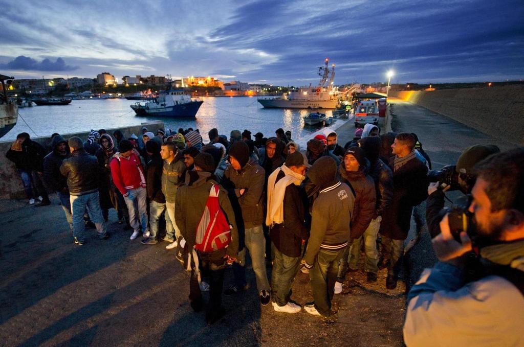 L Italia è tra i paesi Europei più caratterizzati dall immigrazione cioè spostamenti di persone in massa che per vari motivi come: guerre, mancanza di lavoro, sogno di trovare benessere e crisi