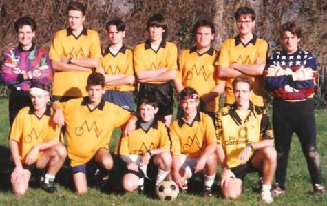 CALCIO IN COLLABORAZIONE CON: IL SUPPORTO TECNICO DEL: UN RINGRAZIAMENTO AL: LA SQUADRA ORIGINARIA (ANNO 1994): Centro Sportivo Italiano Comitato di PRATO Viale Piave N 18 Telefono