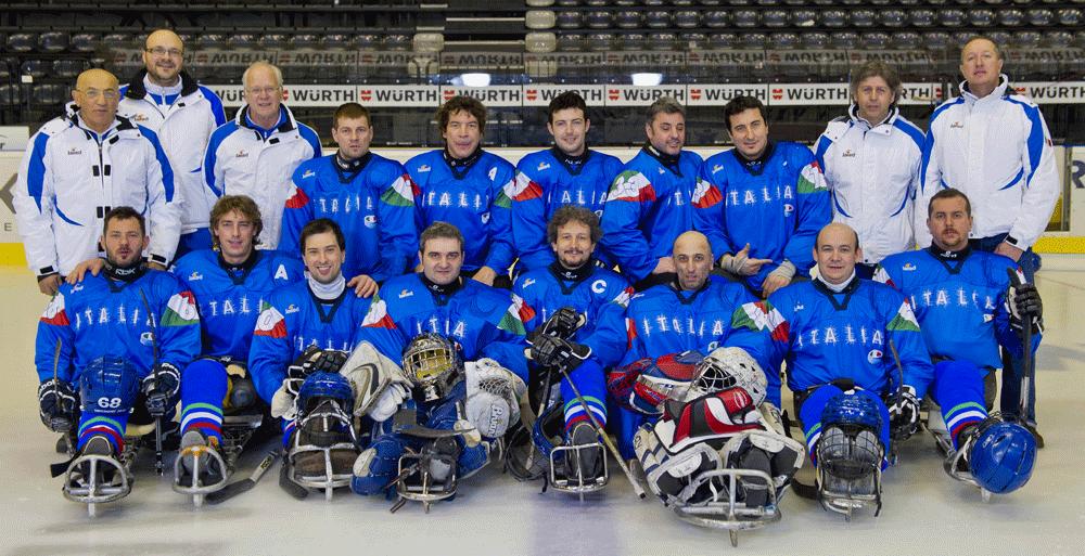 Convocazioni & Staff PORTIERI 15 RUDO Gabriele P 05/08/1974 Carmagnola (TO) SportdiPiù Torino 1 STILLITNO Santino P 26.06.1969 Saronno (V) Polha Varese DIFENSORI 14 LOSSETTI runo D 14.06.1973 Fougeres (FR) Polha Varese 6 CVLIERE Gianluigi D 11.