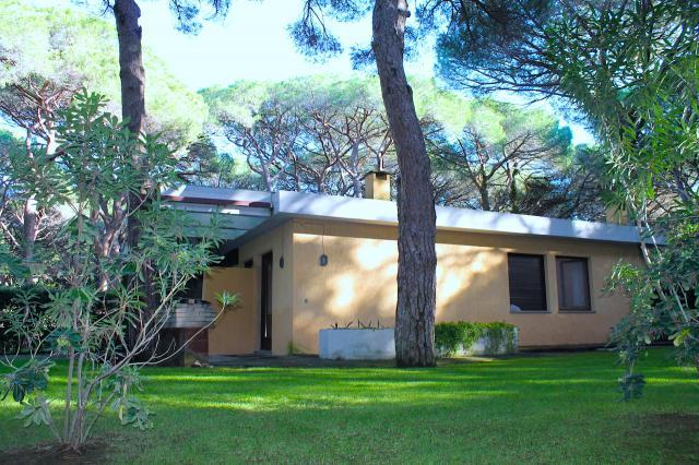 Destinazioni da visitare Villa Ã situata nella splendida pineta di Roccamare a 3 km. del paese di Castiglione della Pescaia.