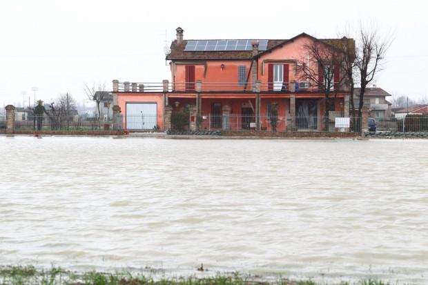 4 Cumulate di precipitazione ed effetti sul territorio L evento non è stato rilevante solo per le precipitazioni nevose, ma anche per le abbondanti piogge che