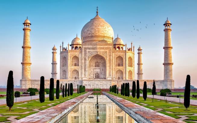 27 gennaio 2018 Agra - Delhi (giorno di chiusura del Taj Mahal: venerdi) Pensione completa. In mattinata: Visita della citta.