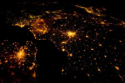 Il nostro pieneta visto dall alto da 7 a 9 miliardi di abitanti in 40 anni (2010-2050) concentrati sul 2% della superficie terrestre con