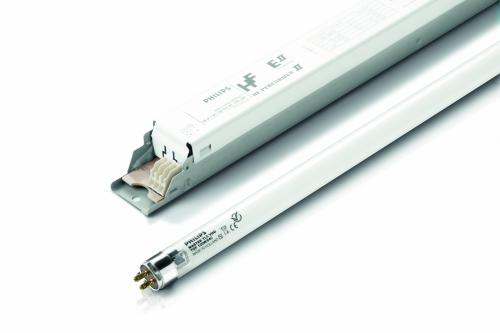 Flusso luminoso costante MASTER TL5 VHO TOP Flusso luminoso costante ad altezze elevate Una soluzione eccezionale di illuminazione fluorescente per soffitti alti, con fino a 9.