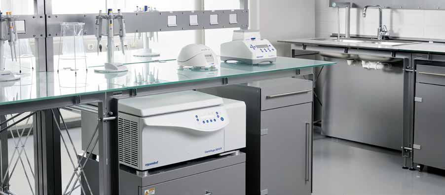 Armadietto a rotelle Se lo spazio è una risorsa limitata nel tuo laboratorio, l'armadietto a rotelle di Eppendorf può offrire libertà e flessibilità d'uso delle Centrifuge 5804/5804 R o 5810/5810 R