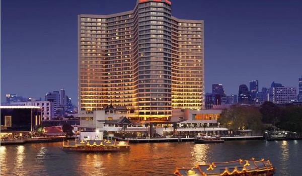 Sheraton Royal Orchid - Situato in posizione privilegiata sulle rive del fiume Chao Phraya, è un albergo che unisce la tradizionale ospitalità thailandese con una struttura dotata di