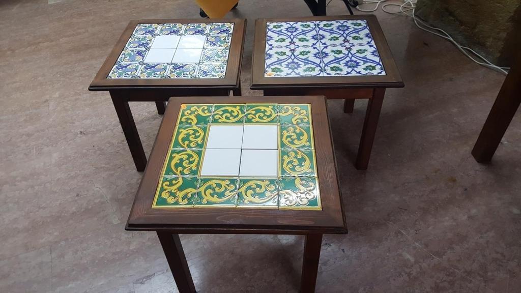 Tavolinetti decorati legno/ceramica