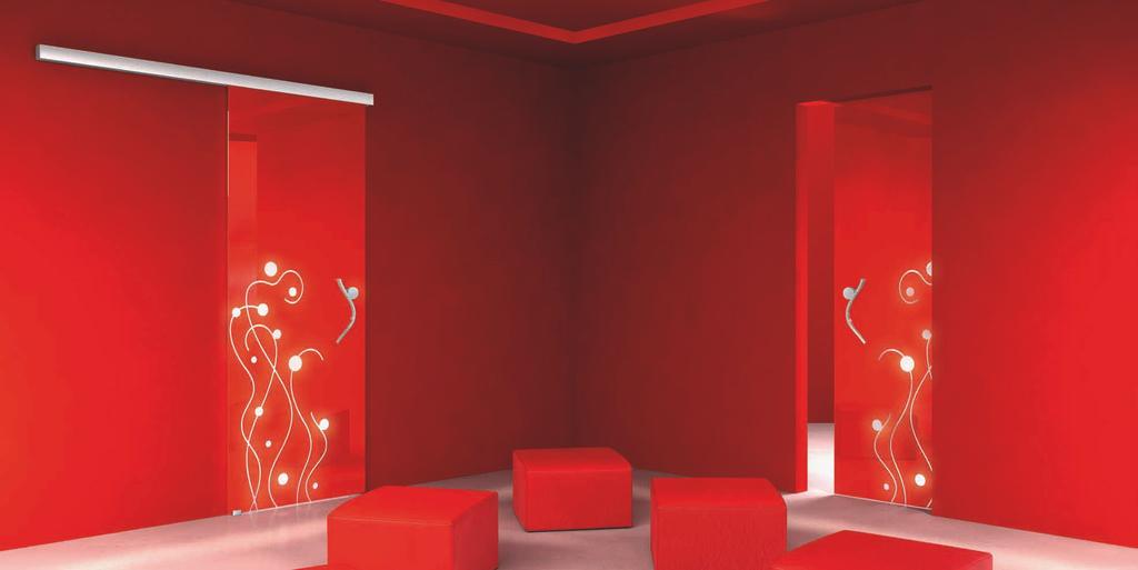 Porta scorrevole esterno muro in vetro laccato rosso con decoro POSH finitura Movimentazione a parete, sistema con meccanica integrata.