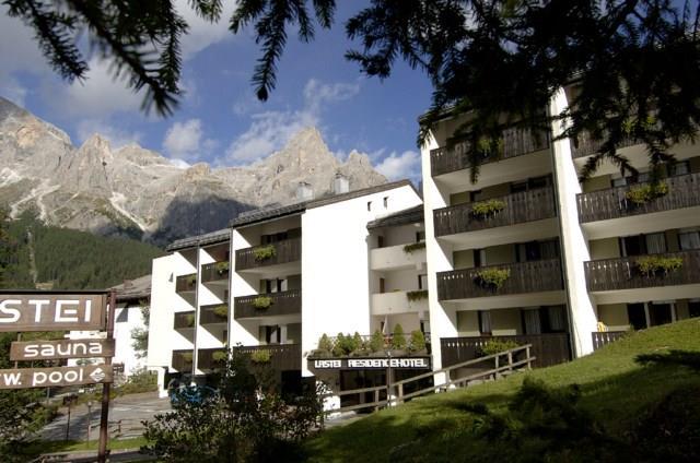 RESIDENCE LASTEI*** 38054 San Martino di Castrozza (TN) m. 1.465 Via Zecchini, 3 Call Booking Center Residencehotels Dolomiti Tel. 0461 / 93 34 00 - Fax 0461 / 93 32 41 lastei@residencehotel. www.