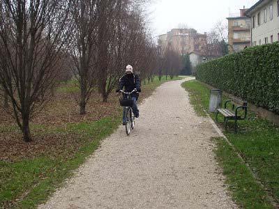 Perosi è una via cieca. Descrizione: Il tracciato bidirezionale in zona verde è buono anche se pavimentato in terra naturale. Criticità riscontrate: deve essere collegato in rete.