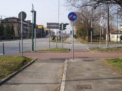 Descrizione: via Sansovino, percorso bidirezionale, buona percorribilità e funzionalità urbanistica, gli attraversamenti con la viabilità principale sono semaforizzati.