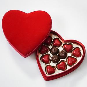 cioccolatini al latte a forma di cuore, dedicati all amore e perfetti per il giorno