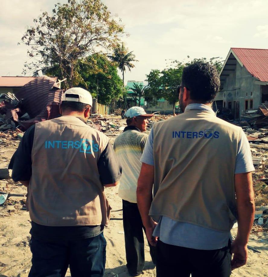 L INTERVENTO DI INTERSOS L intervento della nostra Emergency Unit in Indonesia è iniziato il 2 ottobre ed è terminato nel mese di dicembre.