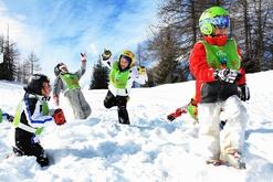 Il Dolomiti Winter Fest prevede numerose attività in collaborazione con le scuole di Sappada, tra cui: -Snow Safety Camp: una lezione pratica e teorica sulla sicurezza sulla neve con una caccia al