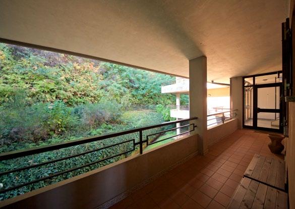 Lago Maggiore Stresa Appartamento in vendita con stupenda vista lago in moderna palazzina situata a poche centinaia di metri dal centro e dal lago.