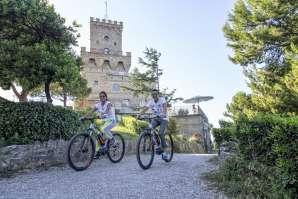 4 GIORNI / 3 NOTTI UN TOUR PER SCOPRIRE LE TERRE DEL CERRANO Le Terre del Cerrano L'Area Marina Protetta Torre del Cerrano difende gli ecosistemi marini e costieri, mentre la Riserva Naturale