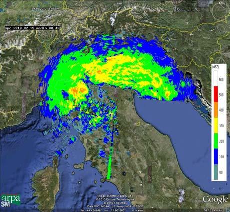 a sinistra), alle 04:12 UTC (in