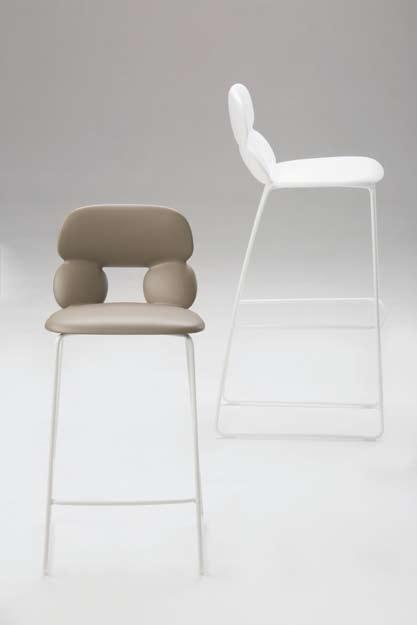 The seats, 65 and 80 cm high respectively, are