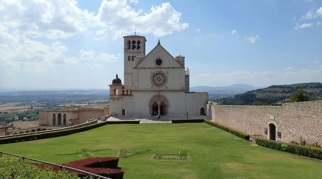 Al termine rientro in Hotel. Cena e pernottamento. 2 giorno Gubbio e Assisi : Prima colazione in Hotel e partenza per l escursione guidata dell intera giornata a Gubbio e Assisi.