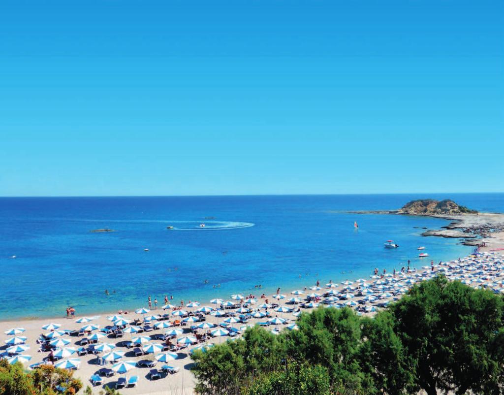 SPIAGGIA Molto ampia, di sabbia mista a piccoli ciottoli, con fondale dolcemente digradante e immersa nella vegetazione mediterranea, è considerata una delle più belle di tutto il sud dell isola; è