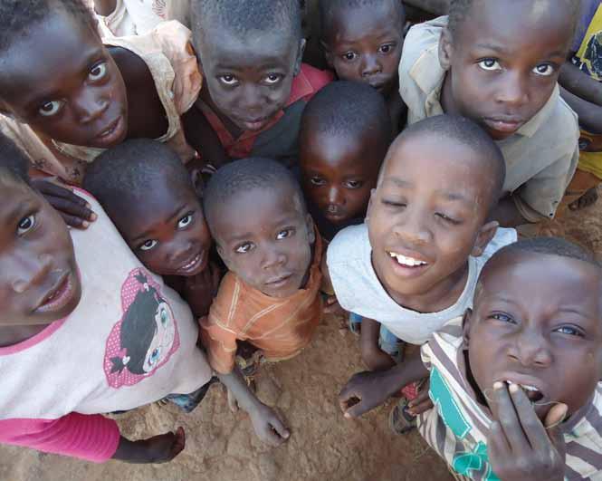 nella Repubblica Democratica del Congo... siamo presenti dal 1994 2011 2012 2013 SaD 67 67 51 Totale bambini sostenuti 188 244 200 Donatori SaD 304 287 268 Progetti 8 8 8 Totale Fondi inviati 69.