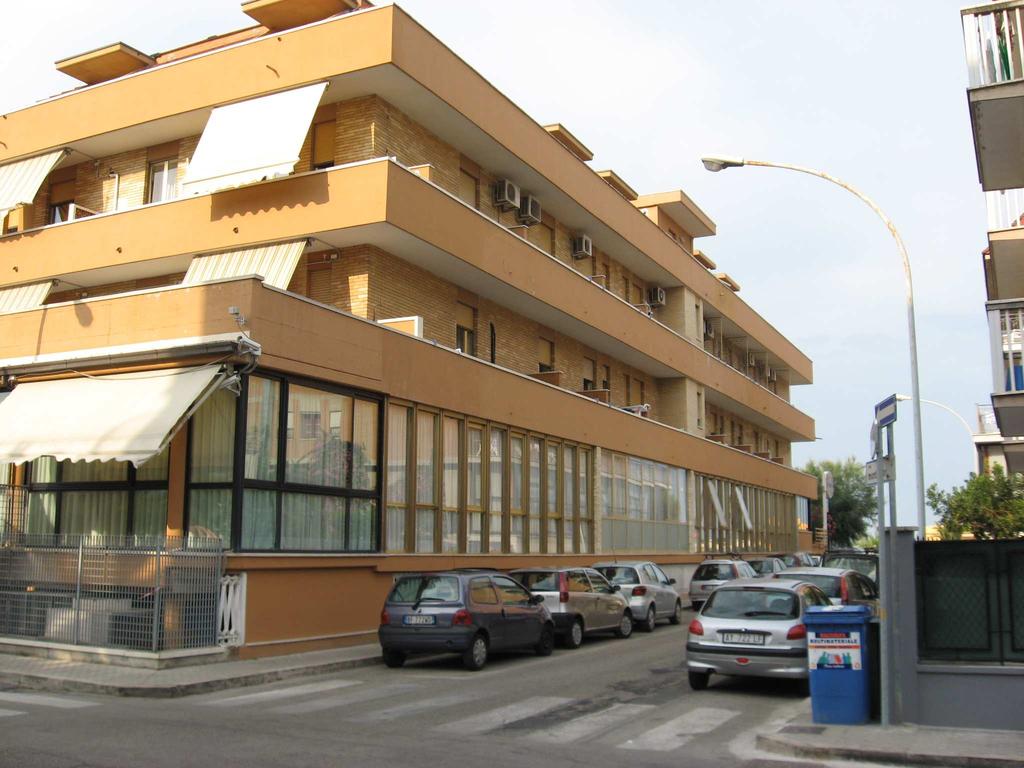 /società Trevisani Guerrino Classificazione L.42/94 4 stelle Tipologia ricettiva (Artt. Hotel 10-11) Anno costruzione 1968 Sito internet www.hotelsolarium.