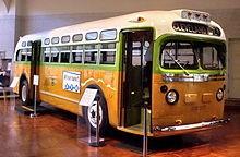 Rosa Parks Sugli autobus della città le prime tre file di posti sono riservate ai bianchi, le altre