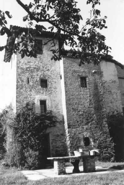 Castello di Coazzano Vernate (MI) Link risorsa: http://www.lombardiabeniculturali.