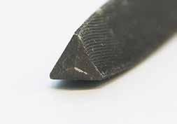 Manutenzione General maintenance Lima tringolare Triangular file Rastremazione a punta; taglio doppio; acciaio speciale ad alto contenuto di carbonio; durezza 4 HRC.