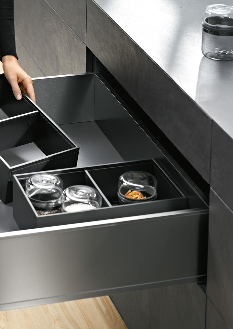 Indice 4 LEGRABOX 6 Design 12 Programma 14 Movimento Tecnica 18 Montaggio Lavorazione 22 AMBIA-LINE 24 Design 26 Programma 28 Applicazioni 30 Cucina 34 Bagno Soggiorno 36 Camera da letto