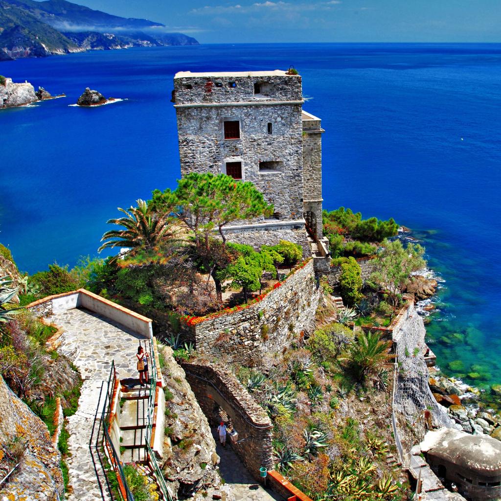 LIMONI DI MONTEROSSO Frizzante, inebriante e briosa, come un sorbetto d estate.