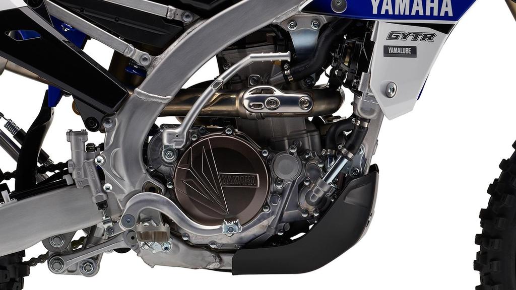 Motore 450cc a 4 tempi Il motore DOHC raffreddato a liquido a 4 valvole con iniezione da 450cc, basato su quello della YZ450F, è stato sviluppato per produrre coppia lineare che consentono