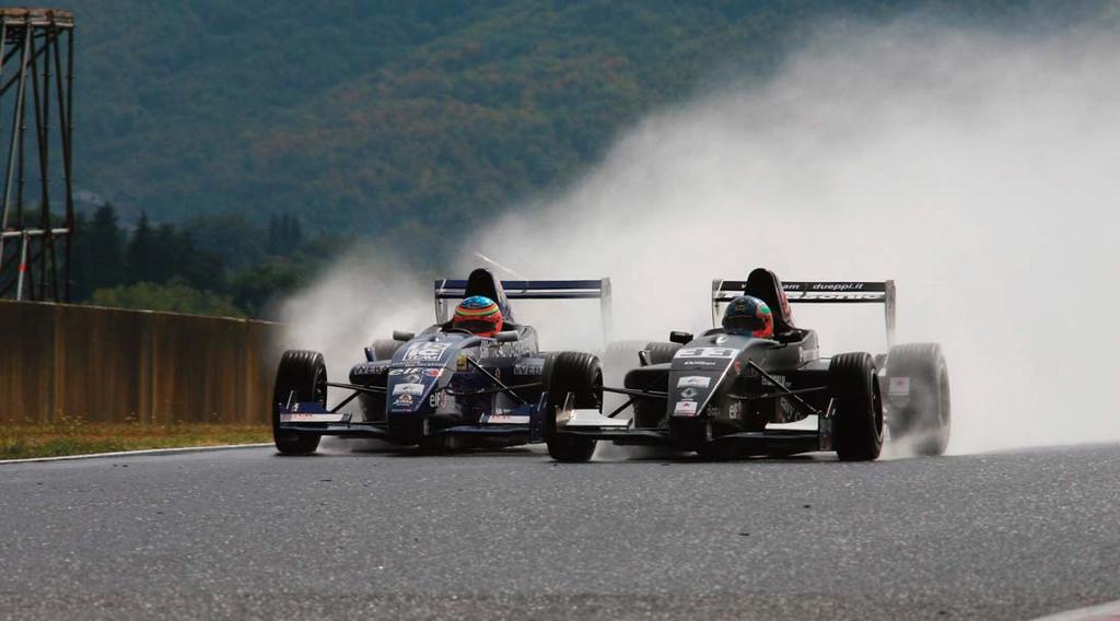 F.Renault italiana al Mugello - Gara 2 Kronenberger primo nella mini corsa di 9 minuti Kronenberger, Mancinelli e Zampieri: sono loro i tre protagonisti della seconda sfida della Formula Renault 2.