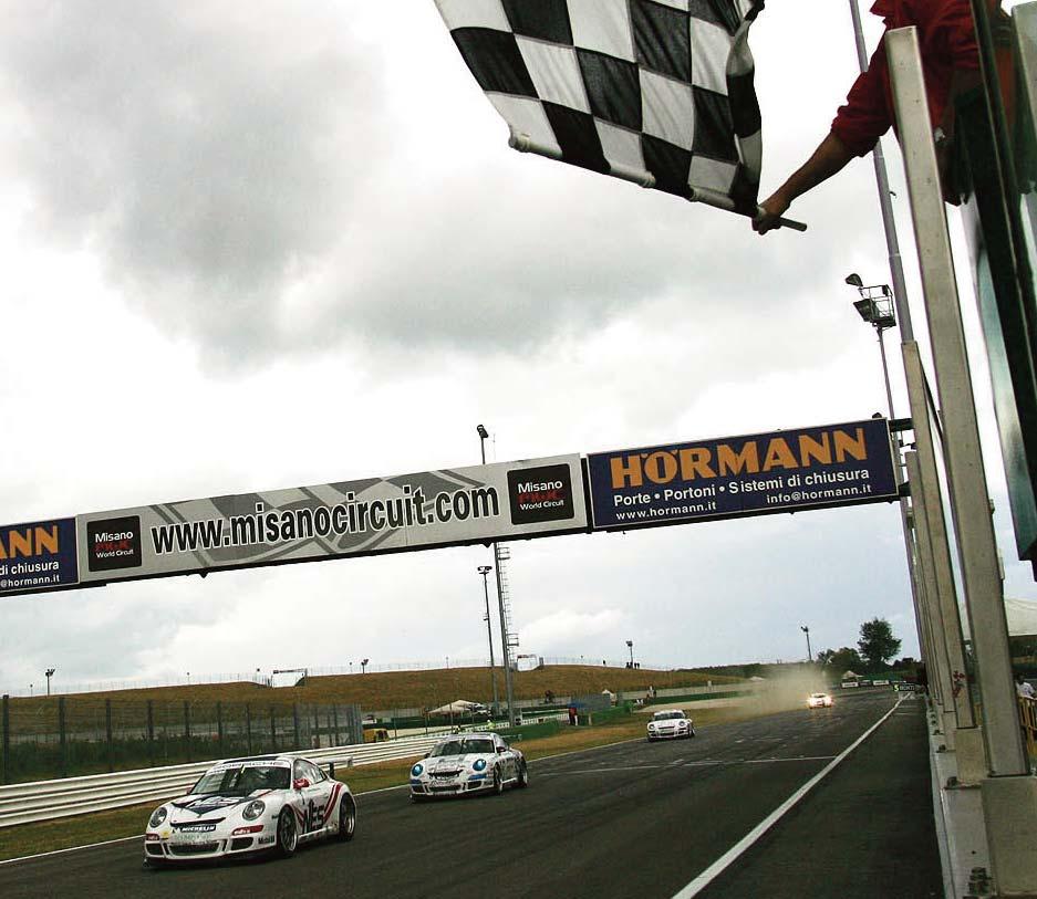 Porsche a Misano Ferrara e Rangoni la sfida è lanciata 46 Re della notte e sempre più leader della Carrera Cup Italia. Luigi Ferrara si è imponsto nella prima gara, serale, di Misano.