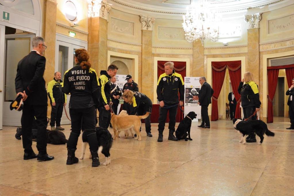 volontaria del Corpo Nazionale dei Vigili del Fuoco. I suoi appartenenti nulla hanno a che vedere con il Corpo Nazionale dei Vigili del Fuoco che si ricorda è una istituzione dello Stato.