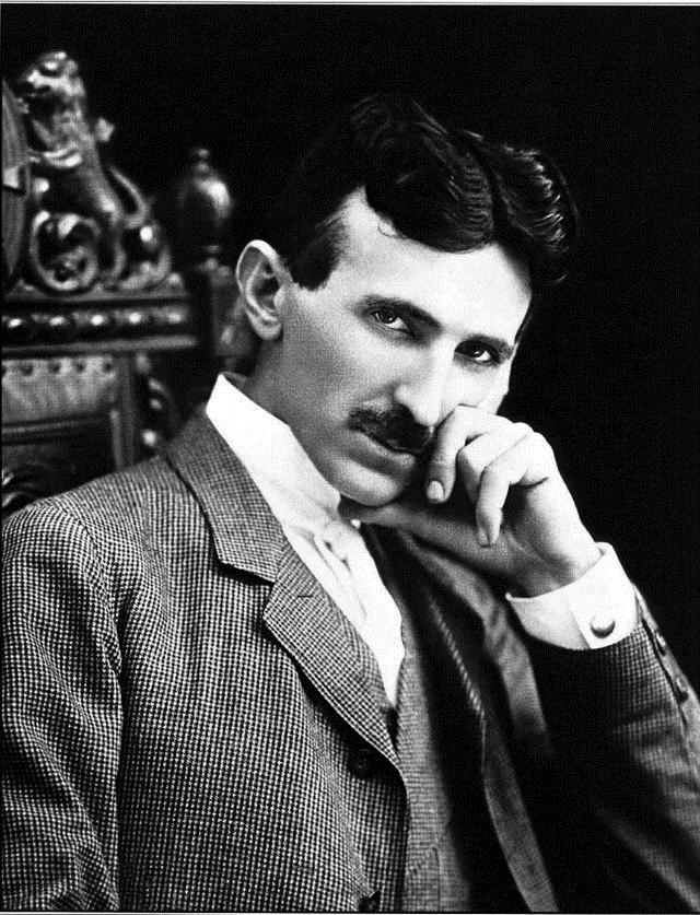Circuiti in regime sinusoidale Nel 1888 Nikola Tesla introdusse l uso della corrente alternata (AC), indispensabile per l impiego