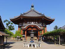 A seguire visita del Tempio di Ryoan-ji, famoso per il suo giardino di meditazione zen. Proseguimento delle visite con il Castello di Nijo ed il Tempio Kiyomizu.