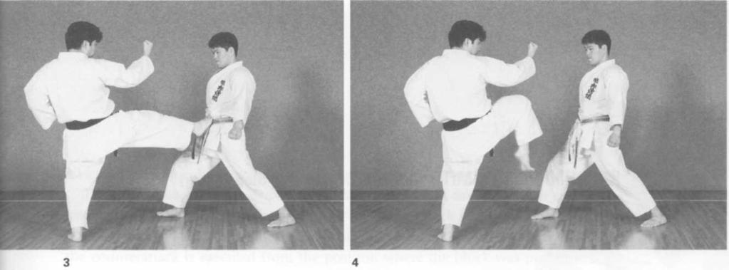 kokutsu-dachi, mentre difende con jòdan soto ude-uke (foto 2). 3-5.