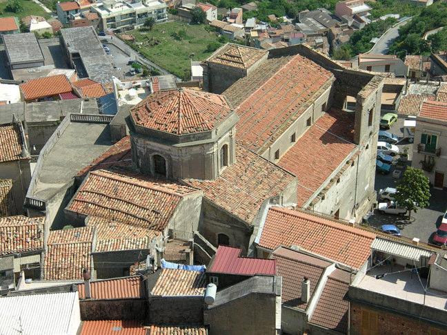 Fotografia $#)9,) Strutture accessorie autonome Vincoli "paesaggistici" Vincoli "monumentali" Individuazione