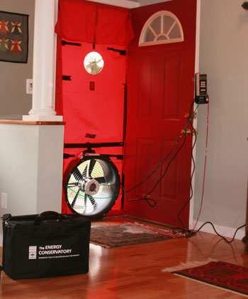 >> Definizione Casa Passiva Per verificare le perdite di calore per ventilazione viene eseguito il Blower Door Test.