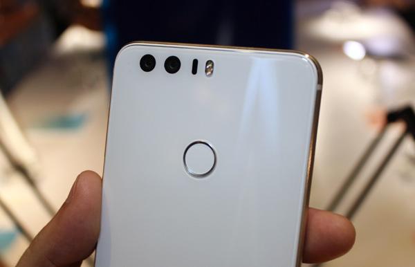 smartphone Ma pezzo posede a 8bellezza ilfotocamera suo fotografico: come Huawei P9, an questo doppia fotocamera due sensori 12MP; RGB iescludendo colori e bianco e nero o zioni sensori scatto