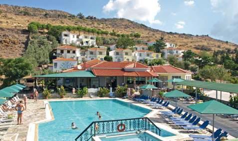 HOTEL PANORAMA 3 H Petra / www.panoramahotel-lesvos.com Posizione: situato in zona panoramica a 200 m dalla spiaggia, 800 m da Petra, 4 km da Molivos e 5 minuti dalla fermata dell autobus.